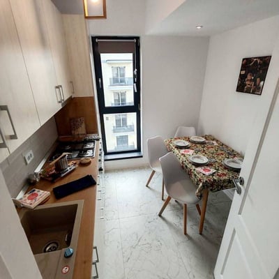 Alquiler de un moderno piso de 2 habitaciones con cocina independiente y balcón, 55 m², en Bucarest, Rumanía